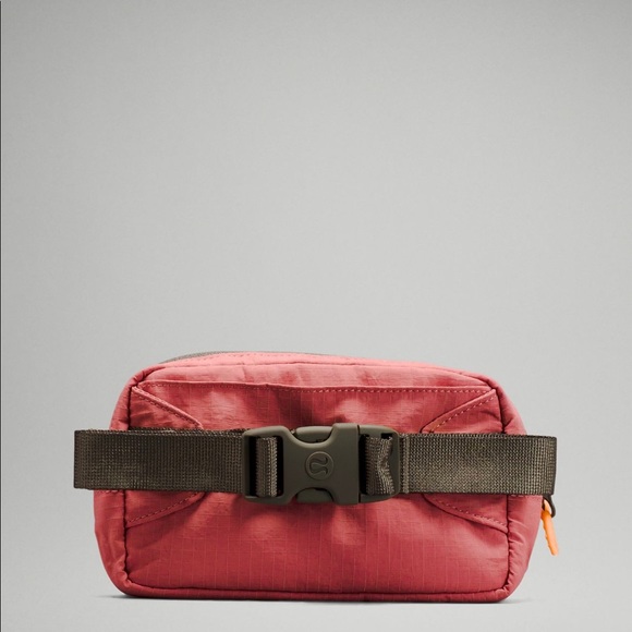 LULULEMON Mini Belt Bag NWT - Picture 3 of 6